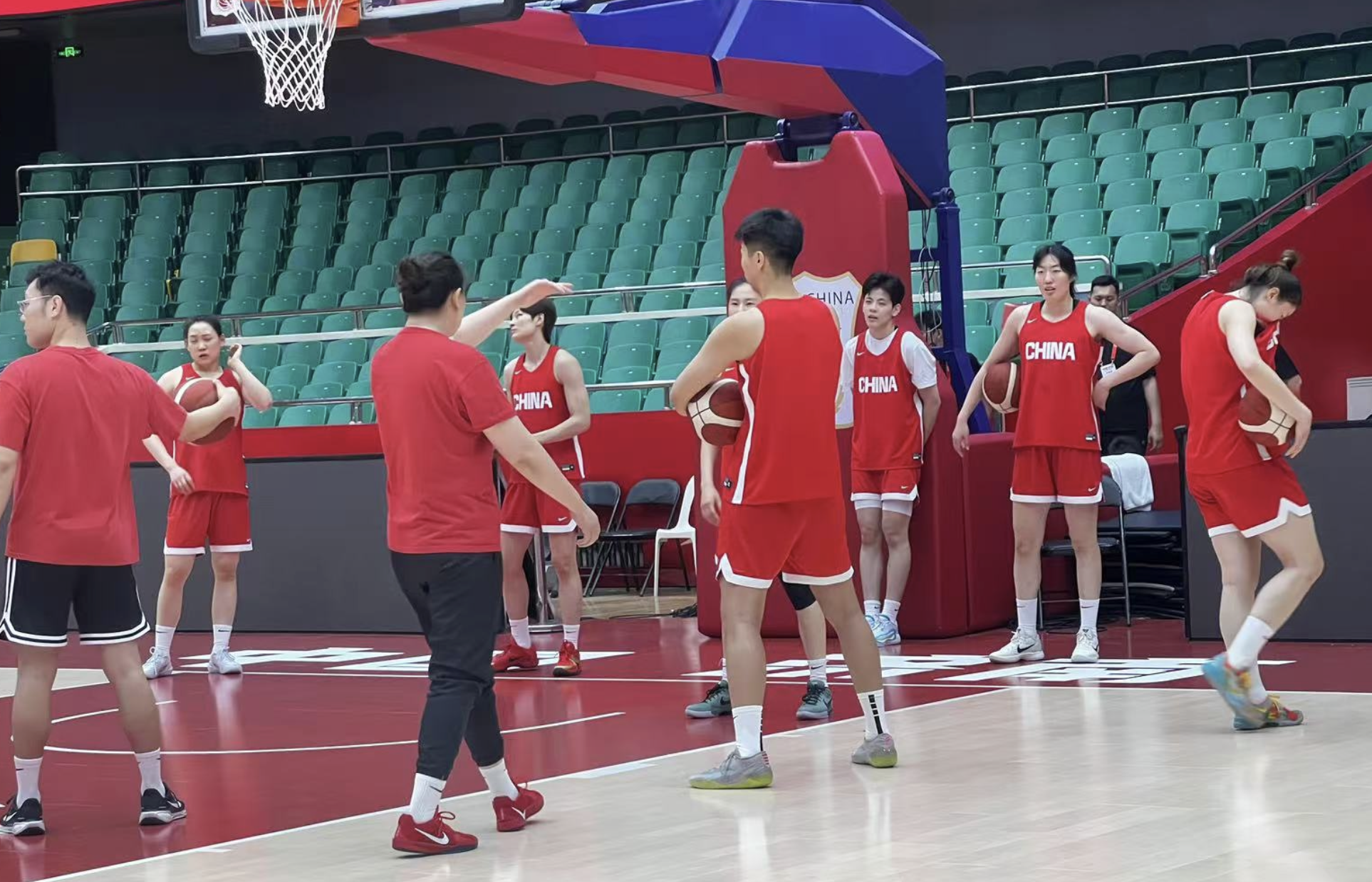 中国女篮热身赛济南站名单公布：张子宇继续入选，杨力维将出战