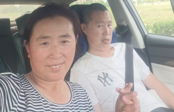 凡人歌·青岛故事丨只要他在，家就完整！她为渐冻症丈夫掌方向盘