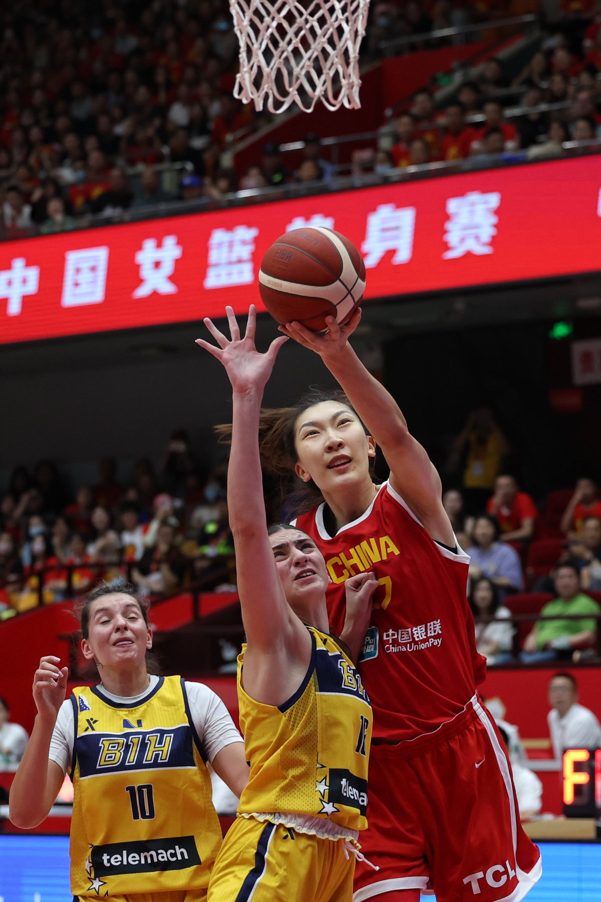 图集|中国女篮热身赛124：57大胜波黑，张子宇得到16分