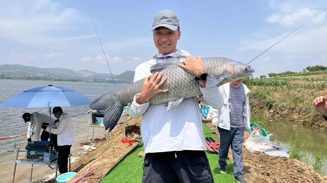千竿竞逐高湖畔！沂南县这场垂钓大赛点燃“体育+生态”新活力