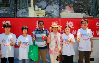 爱心无国界 外籍学子献血传真情