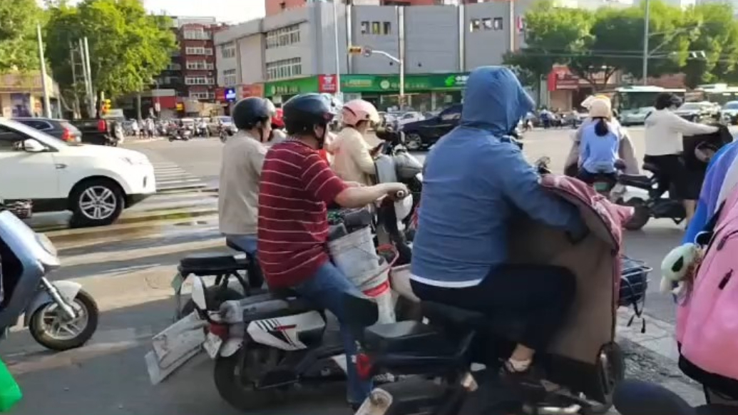 天气情报站|直冲38℃！济南晴热持续，市民“全副武装”出行