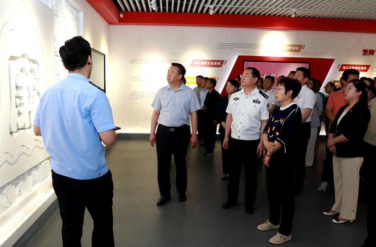 济南铁检院组织开展廉政警示教育主题党日活动