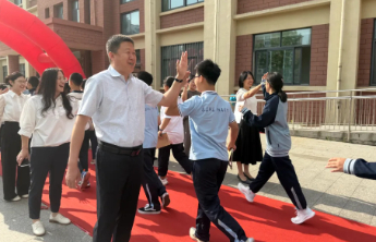 这就是青春的模样！威海皇冠中学举行“十四岁青春仪式”