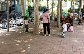 壹点帮办|小区健身广场地砖破损，相关部门：正准备维修