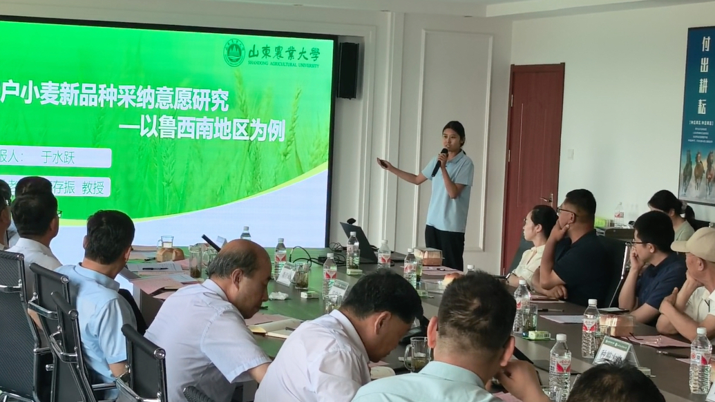果然视频｜麦田里的毕业答辩！大学生田间接受农民“灵魂拷问”