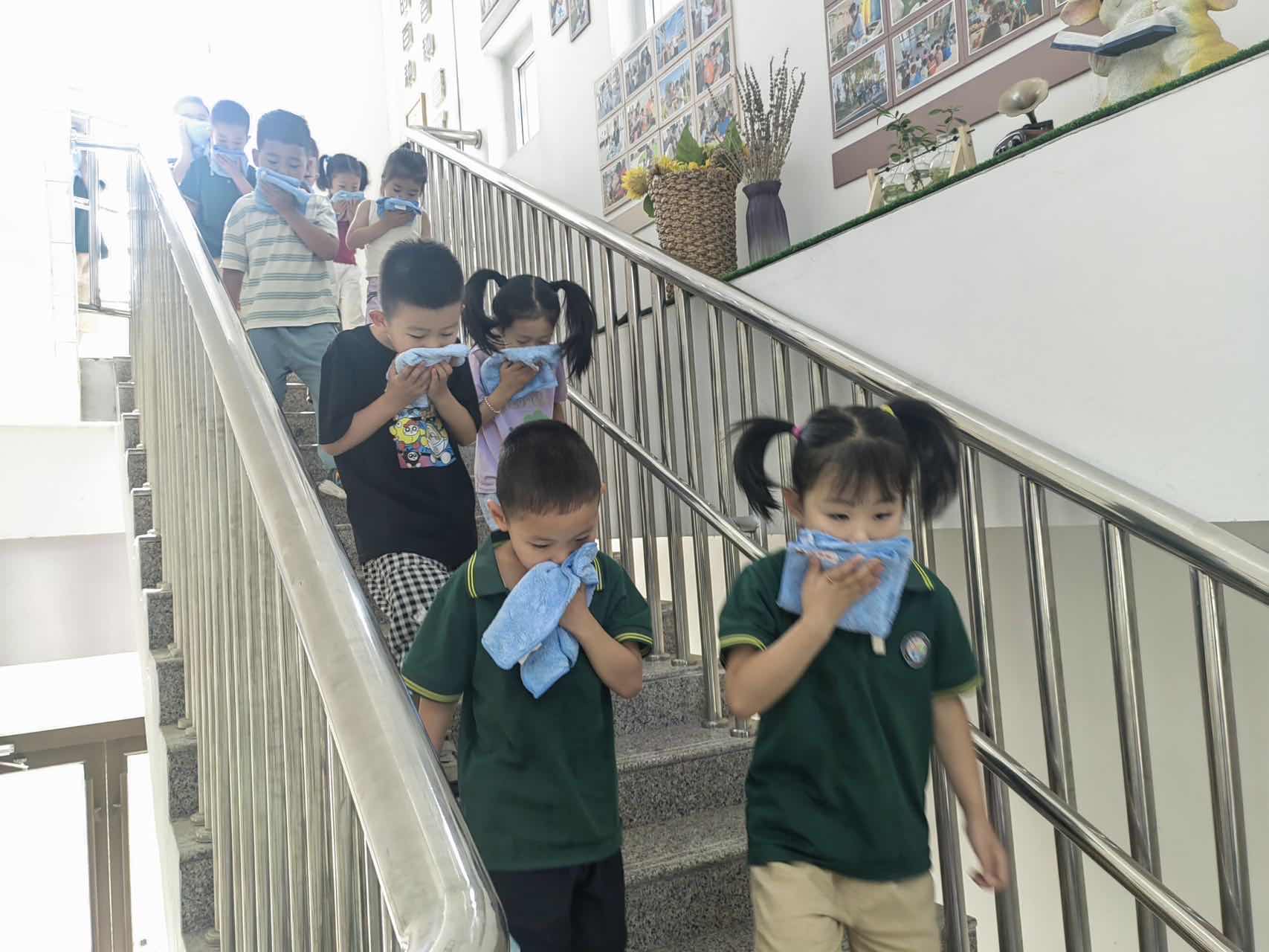 河口区湖滨新区幼儿园开展消防演练活动，筑牢园所安全防线