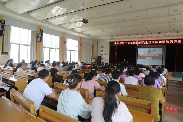 200余人“沉浸式”学消防，泰山区消防演练筑牢医院“防火墙”
