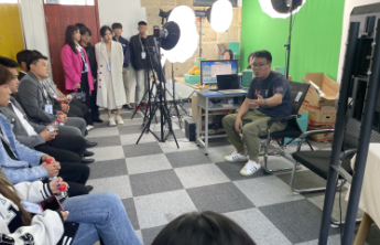 揭秘一高职直播人才培养密码：学生主播月薪三千，没毕业就被预定
