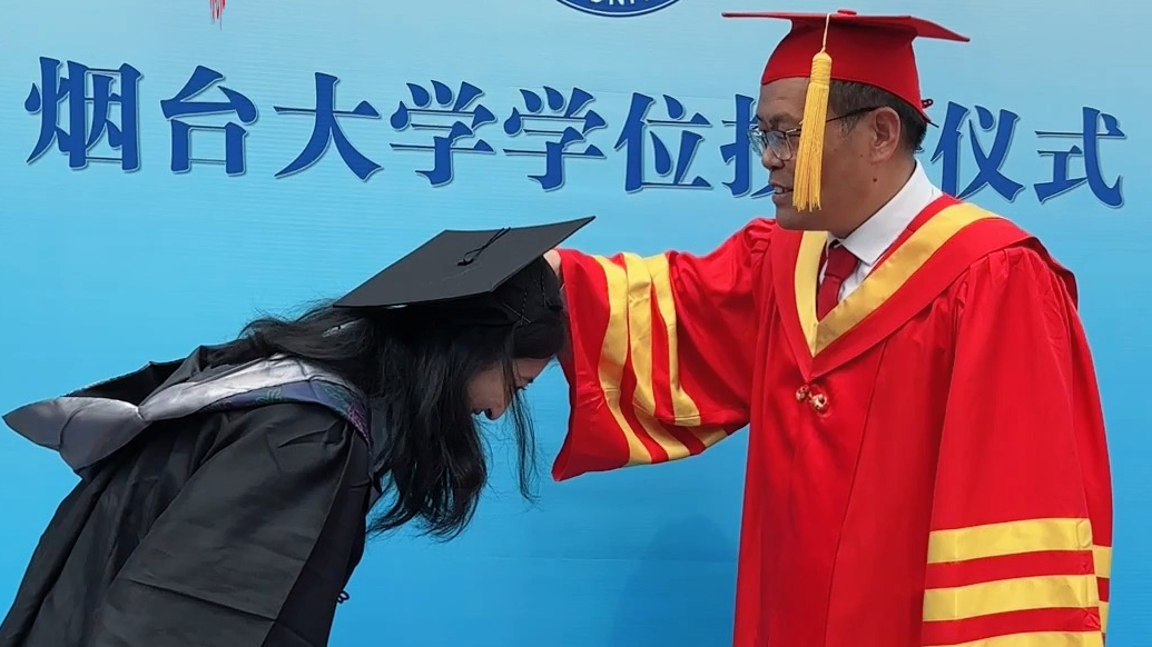 果然视频｜家在哪？考研了吗？拨穗间隙烟大党委书记与学生唠家常