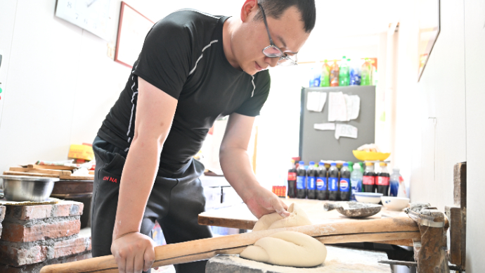 拾光|一张饼五代人，他坚守小店传承百年老味道