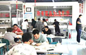 潍坊临朐城关街道推“食堂 +”活动，非用餐时段办老年课堂