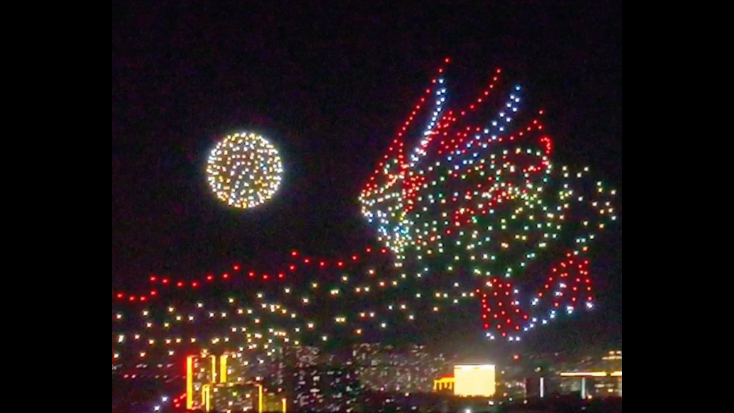 德州夜空秒变“赛博银河”！无人机演绎光影秀,解锁城市新浪漫
