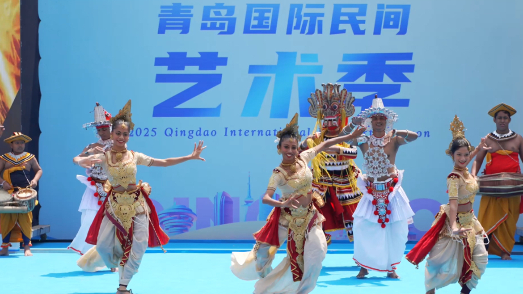 果然视频丨城市变身流动舞台，2025青岛国际民间艺术季启幕