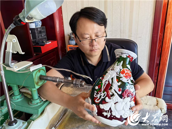 淄博琉璃进国博｜刘涛：匠心雕琢千年琉光，非遗技艺绽放时代华彩