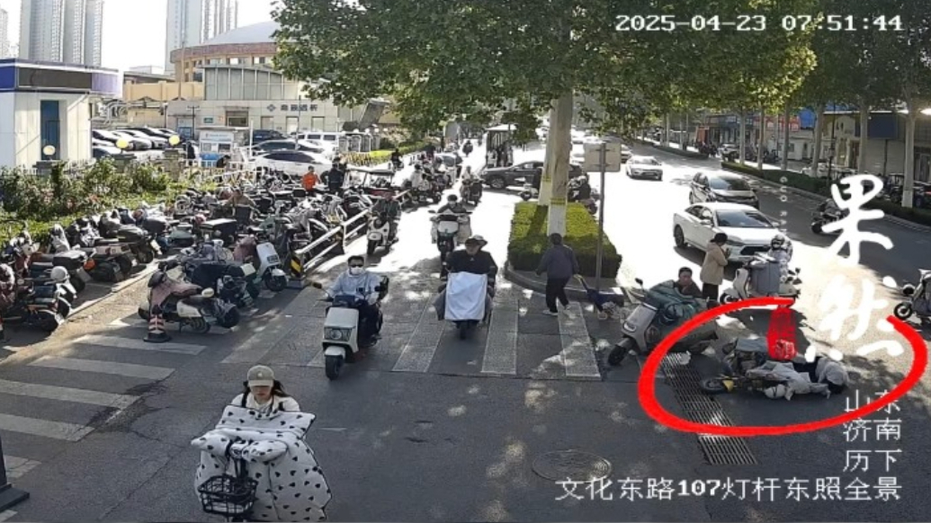 果然视频丨电动车相撞双方都违规，男子50元私了不成逃逸变全责