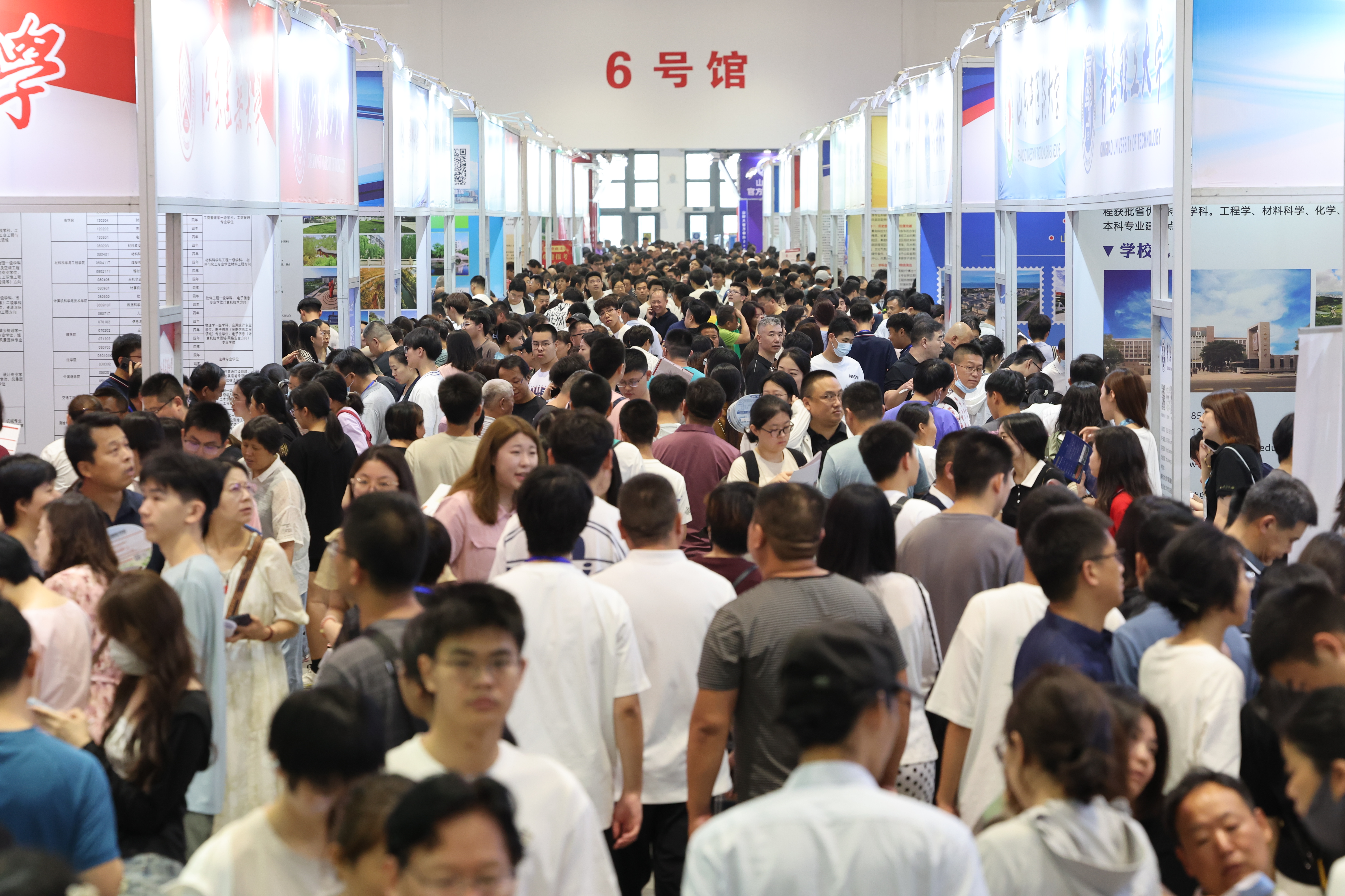 来山东高考招生咨询会“碰一下·抽锦鲤”，齐鲁晚报·齐鲁壹点联合支付宝给大家送福利啦