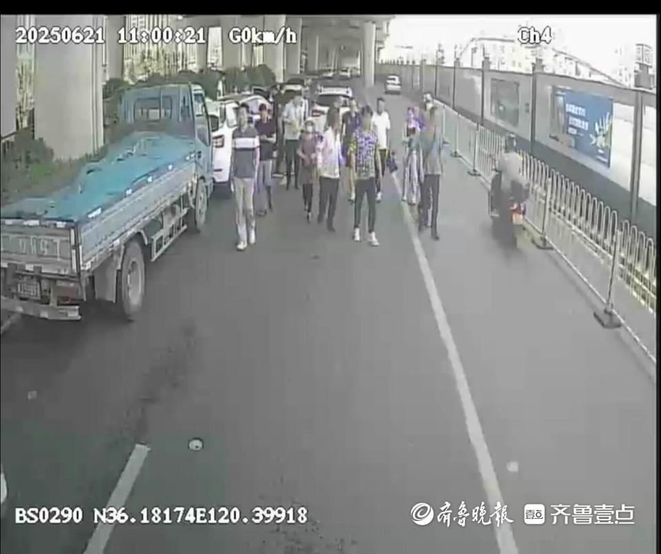 追踪·凡人歌丨最美身影！青岛街头抬车救人，你们在哪里？