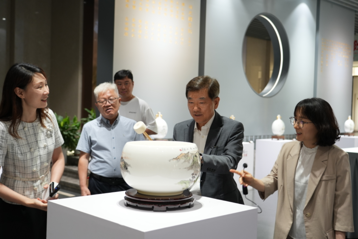 壹点图集｜中韩精细陶瓷产业交流合作活动在国瓷硅元举行