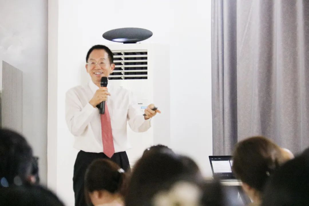 传授智慧育儿经，探寻教育本真！王修文博士在济举办教育公益讲座