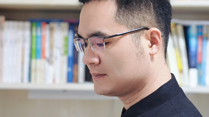 没有人关心你到底都经历了些什么，他们只会觉得你变了