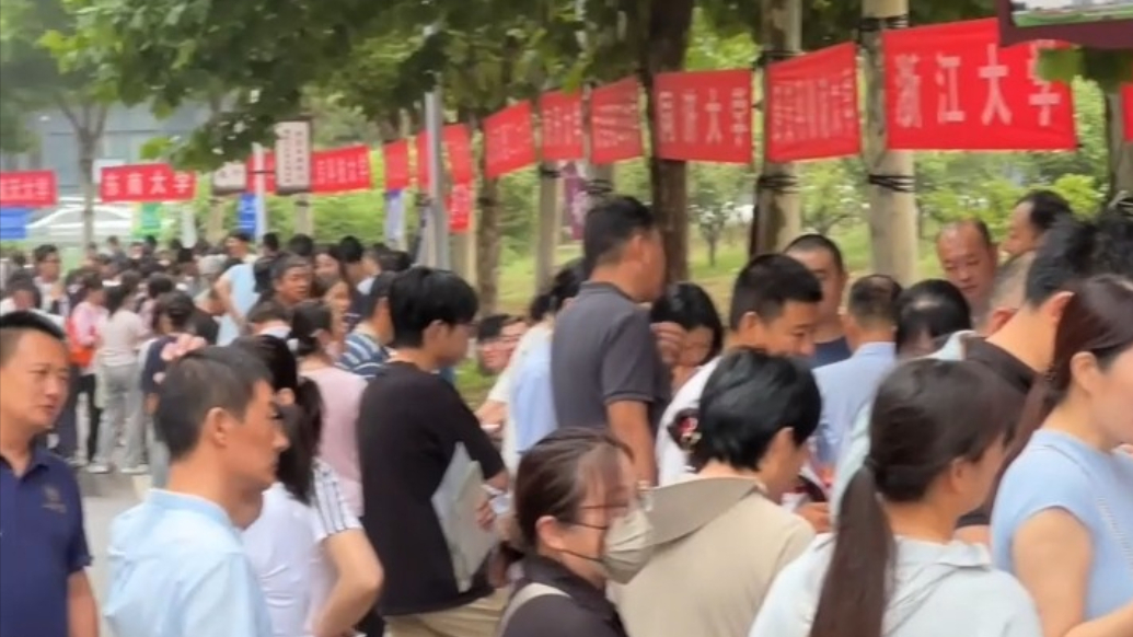 果然视频丨高考成绩已出，快来泰安一中新校区高招会，与高校教师面对面咨询