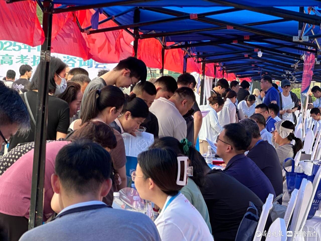 多图直击聊城高招会现场！高校云集让高考生很“解渴”