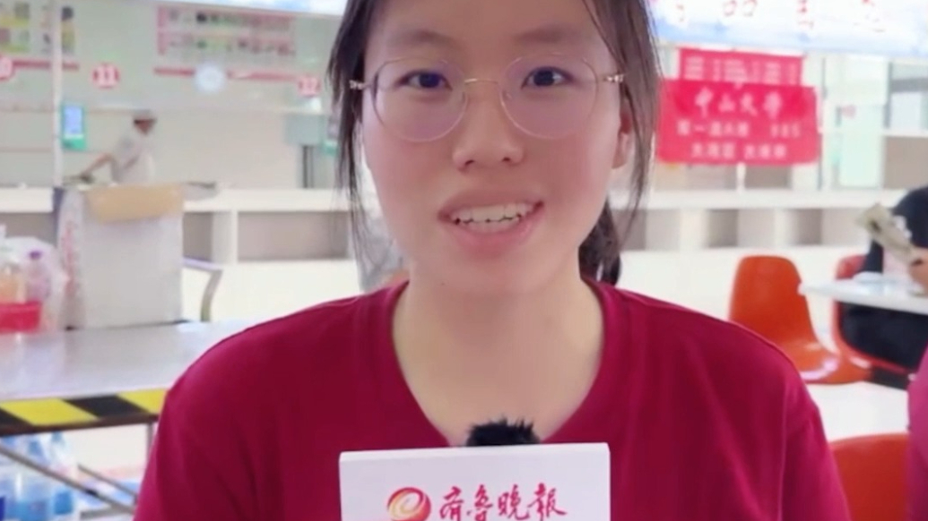 果然视频|高招会上演“抢人大战”，烟台师哥师姐亮出“老乡牌”