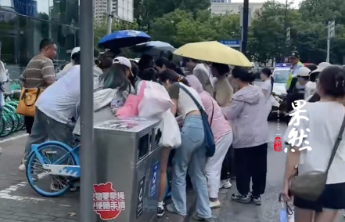 一代人有一代人的“鸡蛋”？共享单车联名活动奖品遭哄抢，客服回应