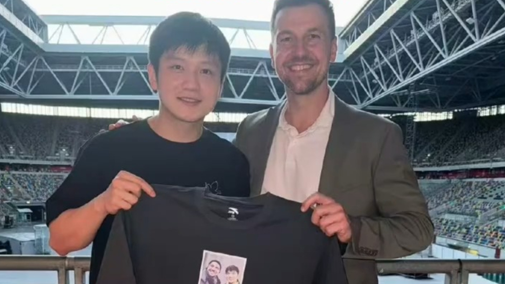 樊振东晒与波尔合影并发文，感谢波尔邀请参加他的退役仪式