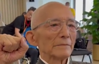 92岁游本昌，宣誓入党