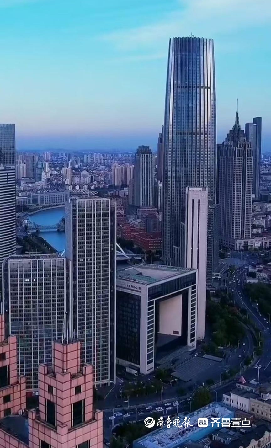疑为79楼收费观景层让路？天津环球金融中心遮挡免费观景层引争议​