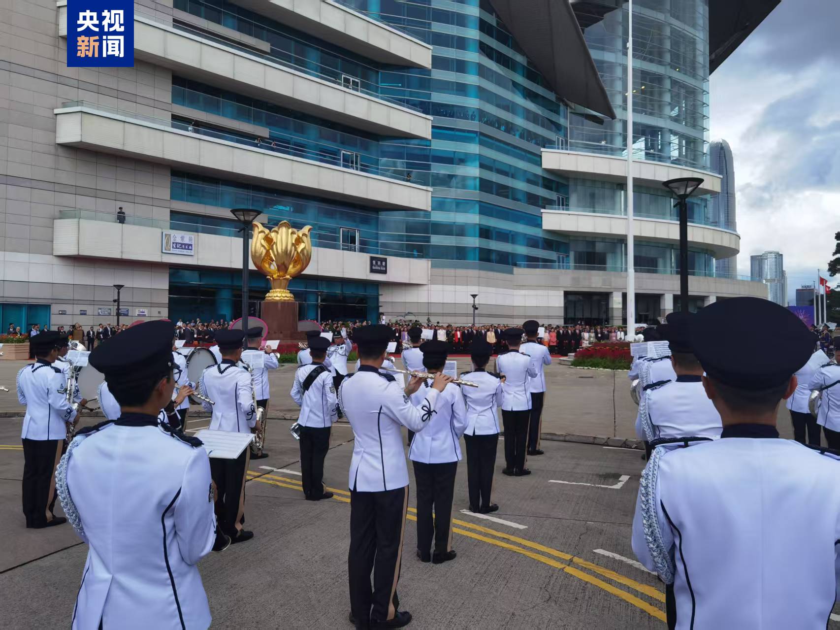 香港举行升旗仪式和酒会庆祝回归祖国28周年