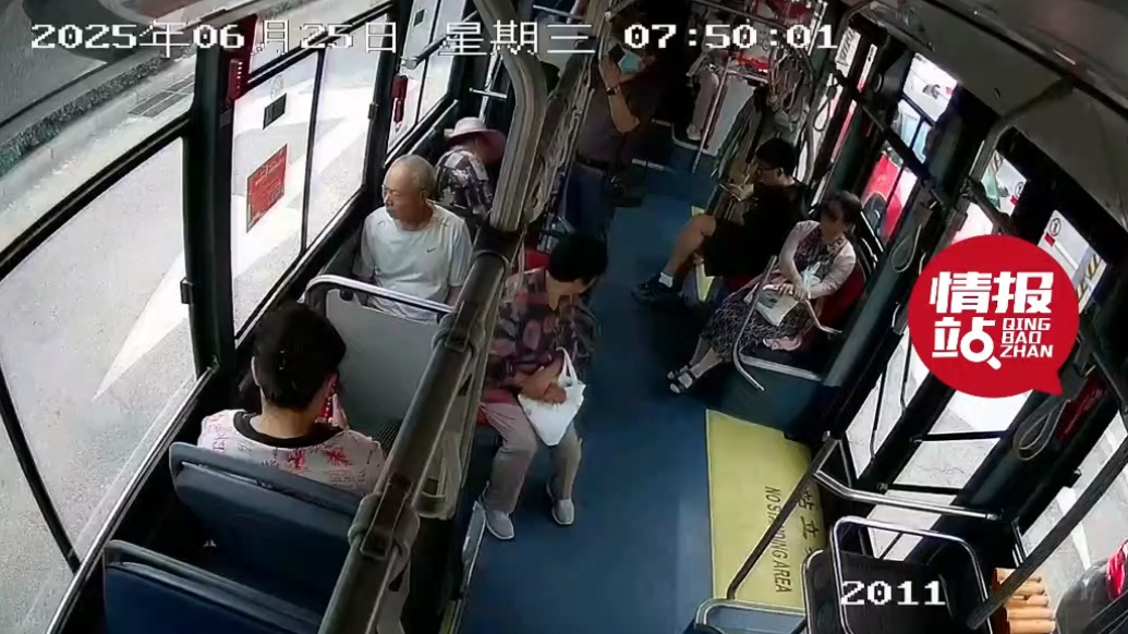 情报站|暖心！济南一乘客在公交车上突然晕倒，驾驶员紧急救援