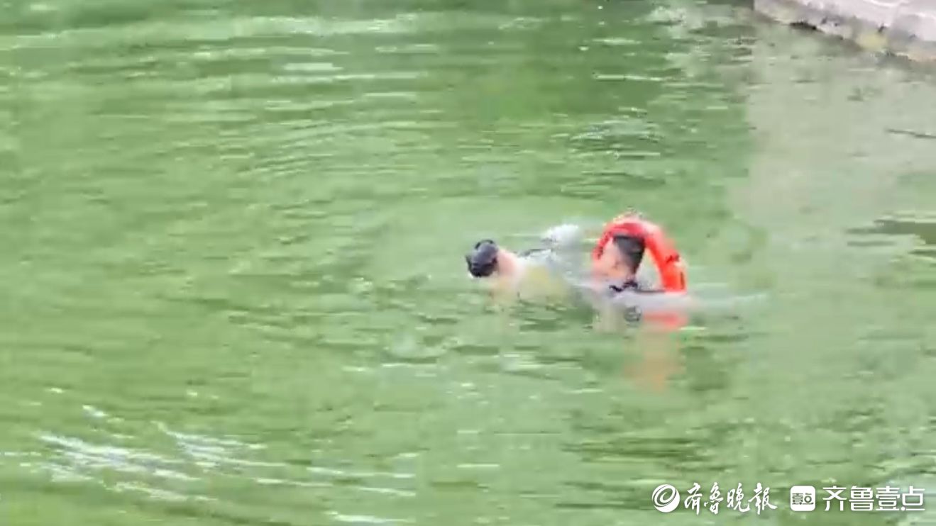 大明湖救人的黑衣小伙找到了！是名现役军人，他说：见了就得救
