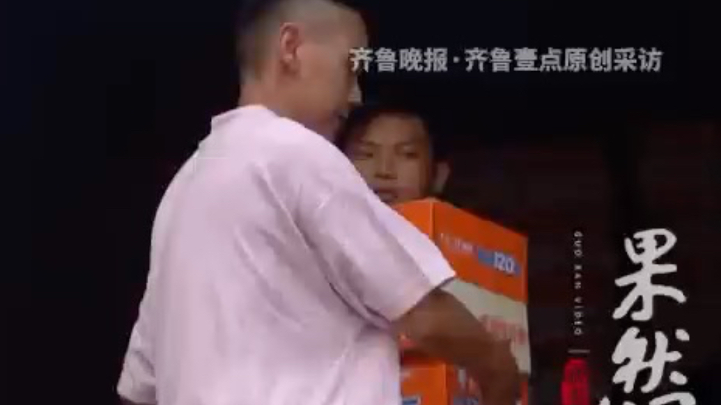 果然视频｜“老百姓需要就留在这”，菏泽大席师傅开餐车驰援榕江