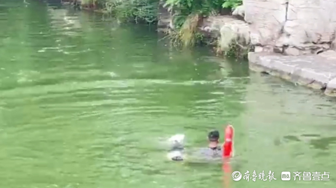 果然视频｜大明湖救人的黑衣小伙已找到，是一名00后现役军人