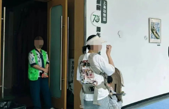 父母给婴儿喂奶竟遭驱赶，上海动物园错在哪？