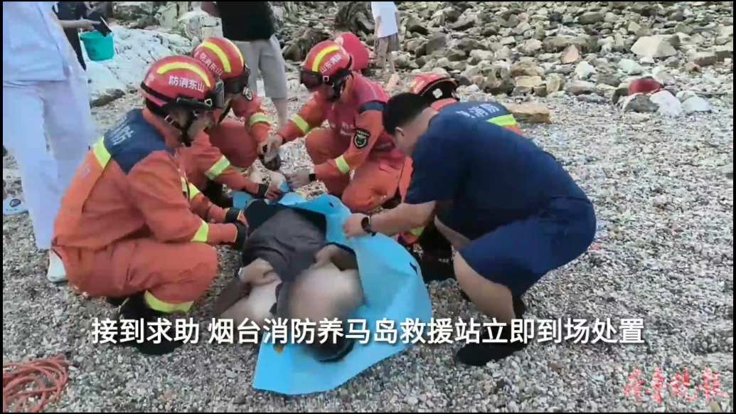 果然视频|游客在海滩上突然晕倒，消防员及时到场施救