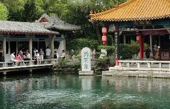 一天蹿高10厘米，雨水助力趵突泉水位重回28米