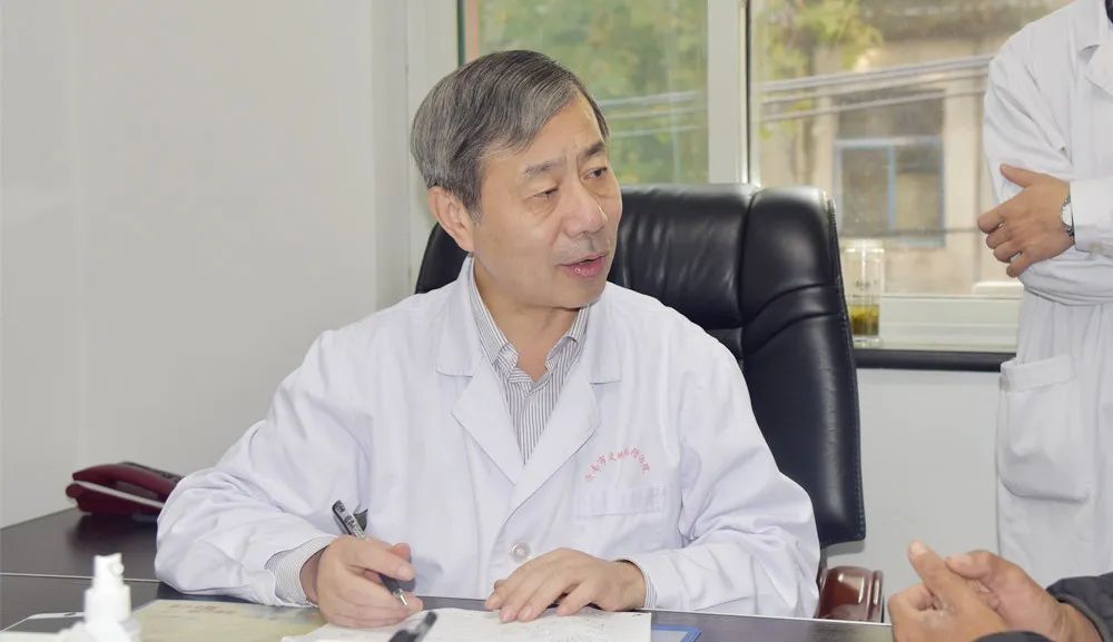 8月2日，中国医学科学院皮肤病医院孙建方教授来济南会诊