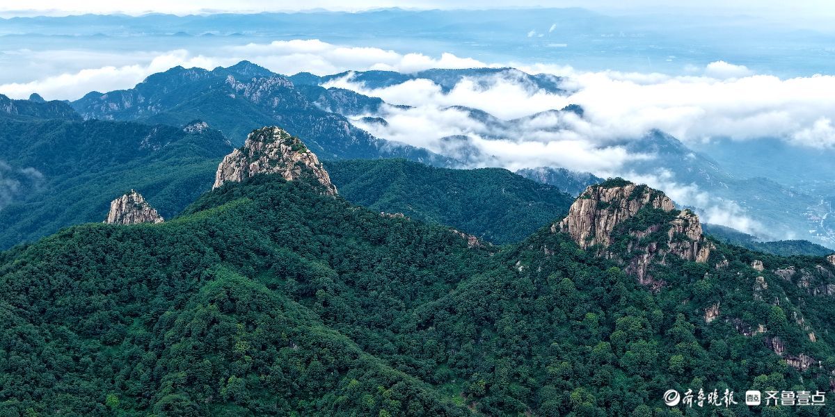 沂蒙山雨后现云海景观