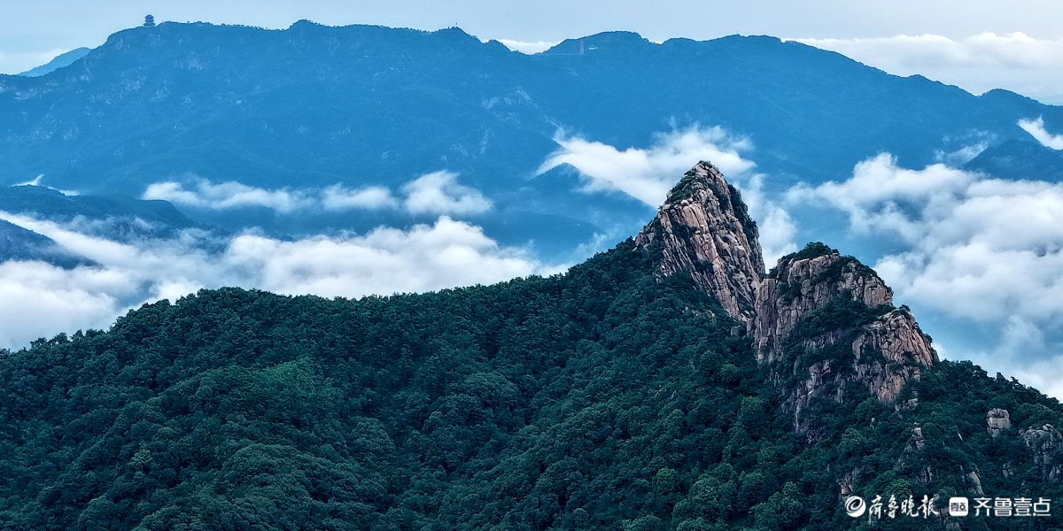 沂蒙山雨后现云海景观