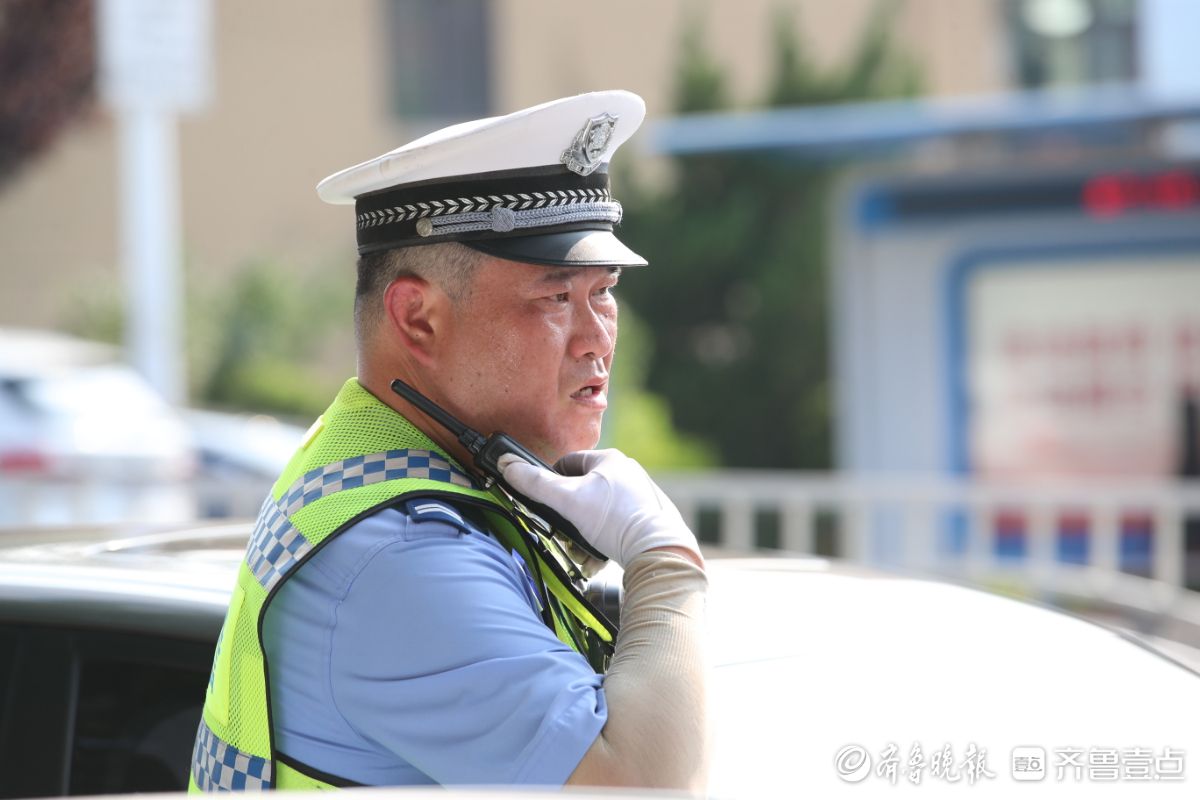 图集|无惧“烤”验，挥汗坚守！烈日下的烟台交警