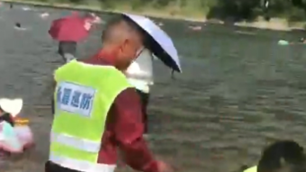 果然视频｜巡防人员持镰刀损毁桨板？镇政府：系村民纠纷，已和解