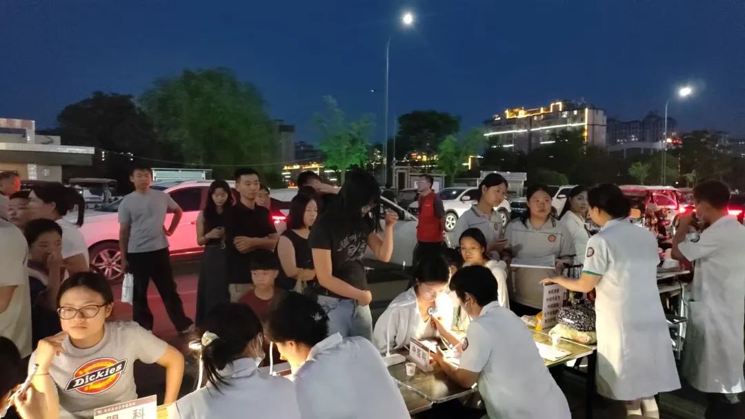 成武县公立中医医院中医健康夜市在蓝水湾广场持续开市