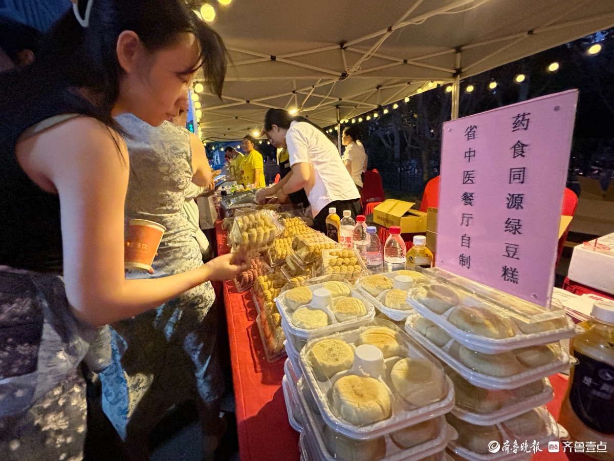 “中医药文化夜市”最后一天火爆依旧，健康养生热度不减