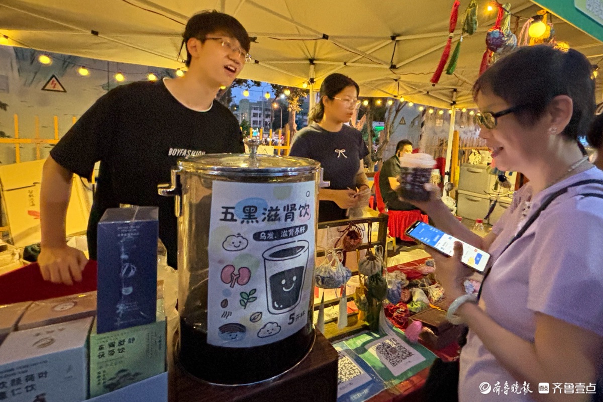 “中医药文化夜市”最后一天火爆依旧，健康养生热度不减