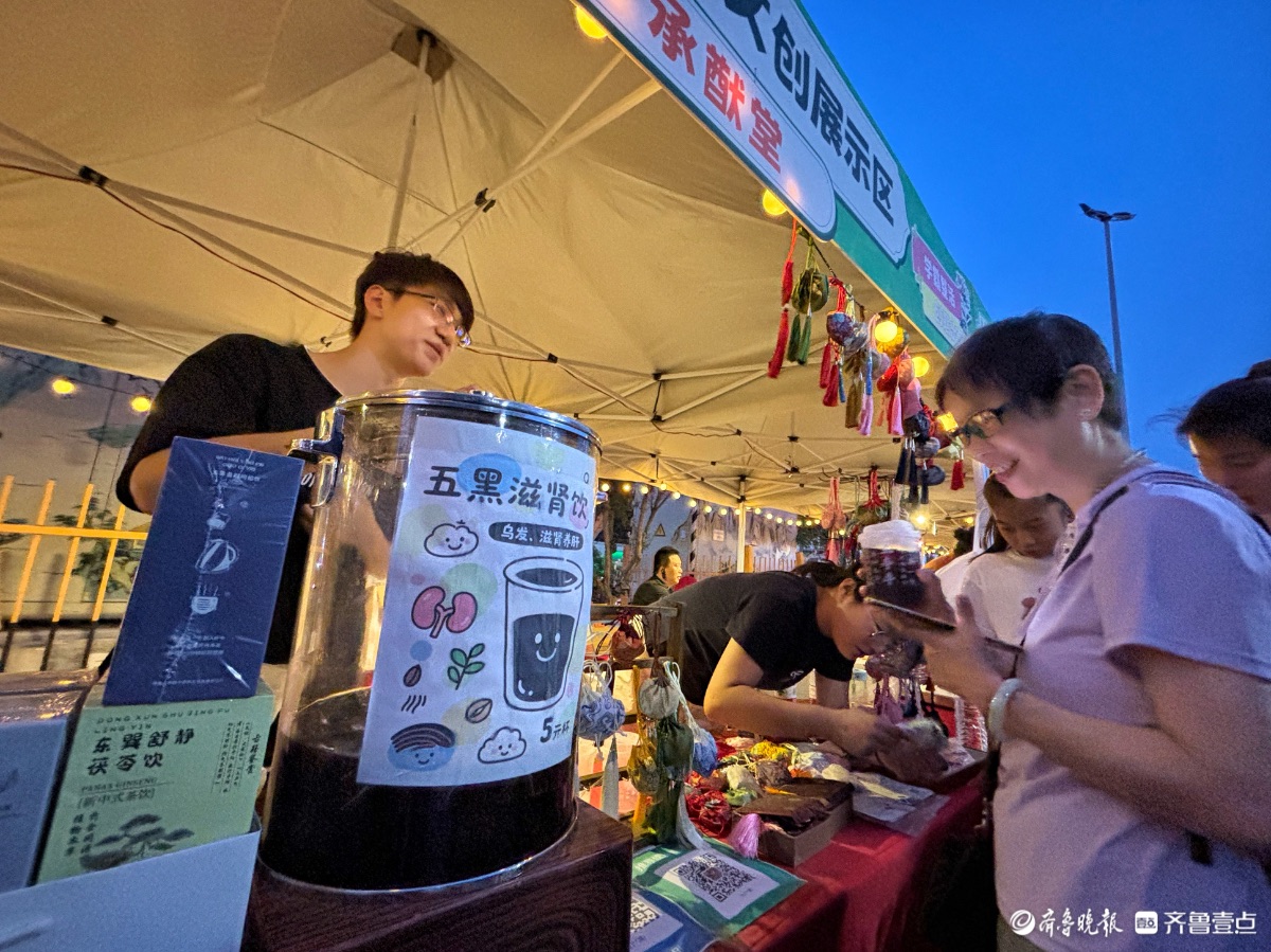 “中医药文化夜市”最后一天火爆依旧，健康养生热度不减