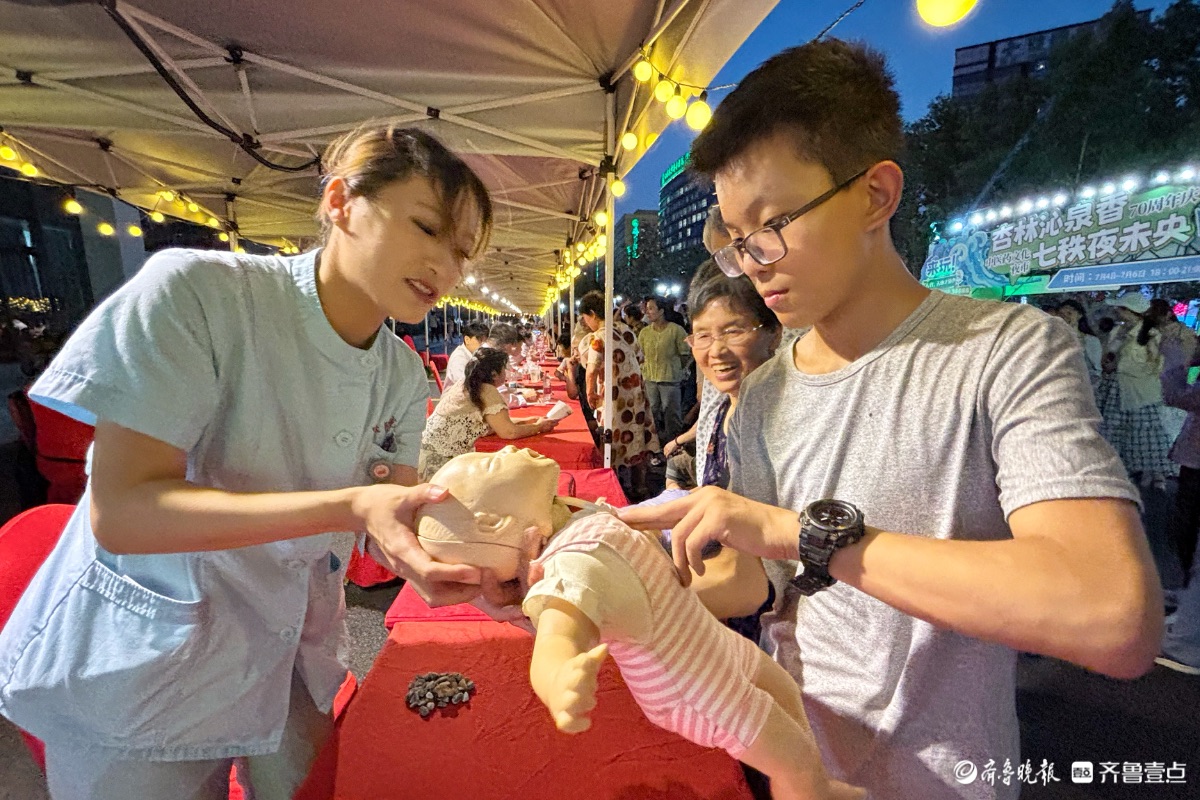 “中医药文化夜市”最后一天火爆依旧，健康养生热度不减
